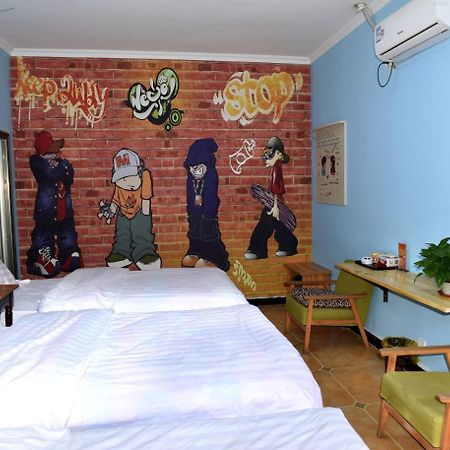 Dunhuang 8090 Guest House Esterno foto